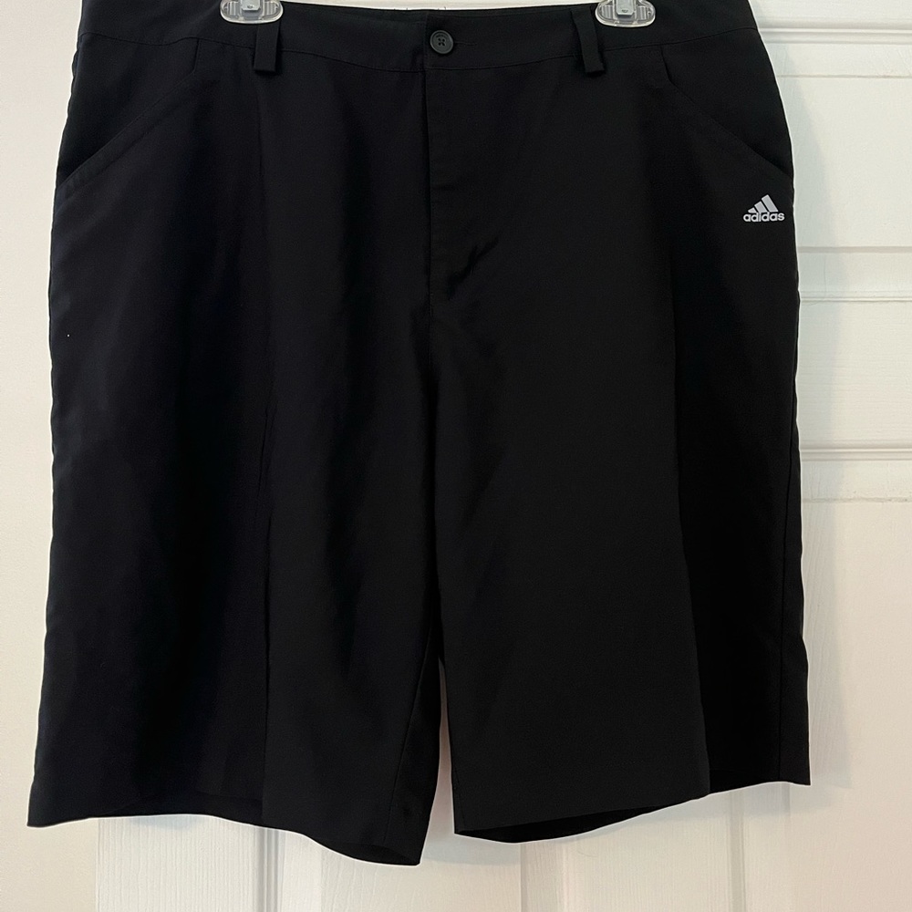 Men’s Adidas golf shorts in black. Size 36